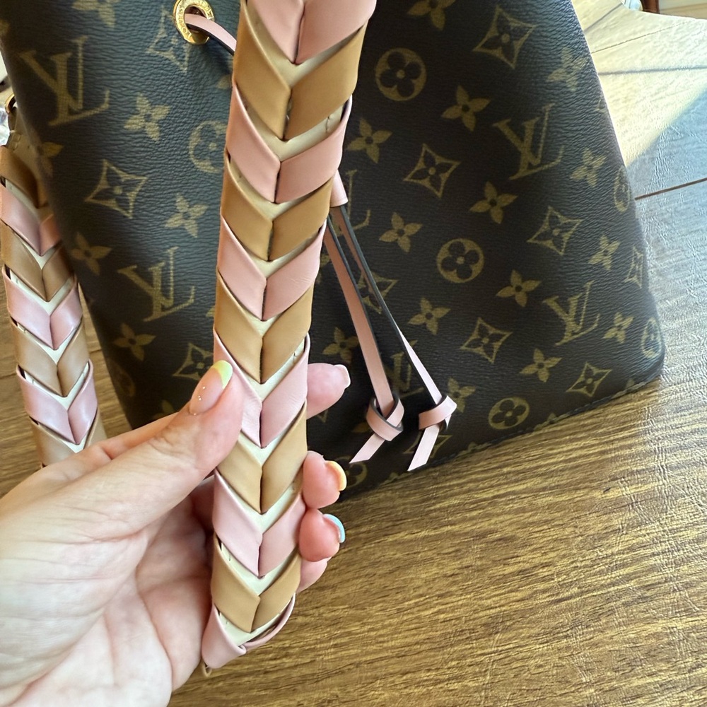 Louis Vuitton Monogram Drawstring Bucket Bag in Brown with Pink Trim - Picture 9 of 10